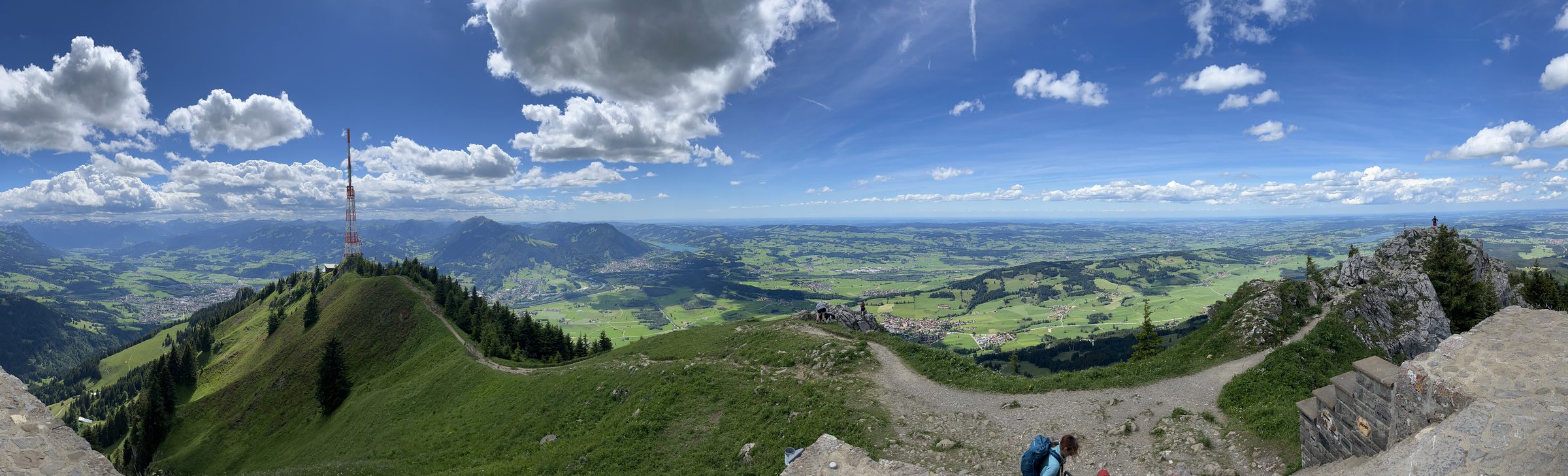 Weites Bergpanorama im Allgäu mit Blick über die Gipfel